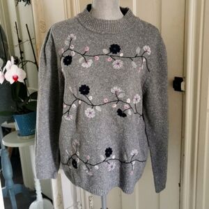 Vintage Cottage Cove beaded floral sweater gray cottagecore, grannycore. Size M